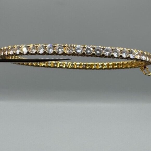 18k Tennis Bangle - Picture 5 of 10